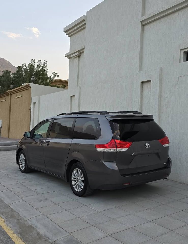 2011 Toyota Sienna XLE