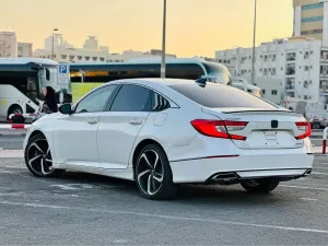 2021 هوندا أكورد DX