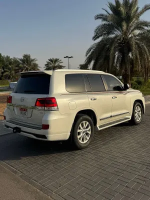 2018 Toyota Land Cruiser GXR