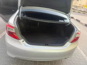 2015 تويوتا كامري Base