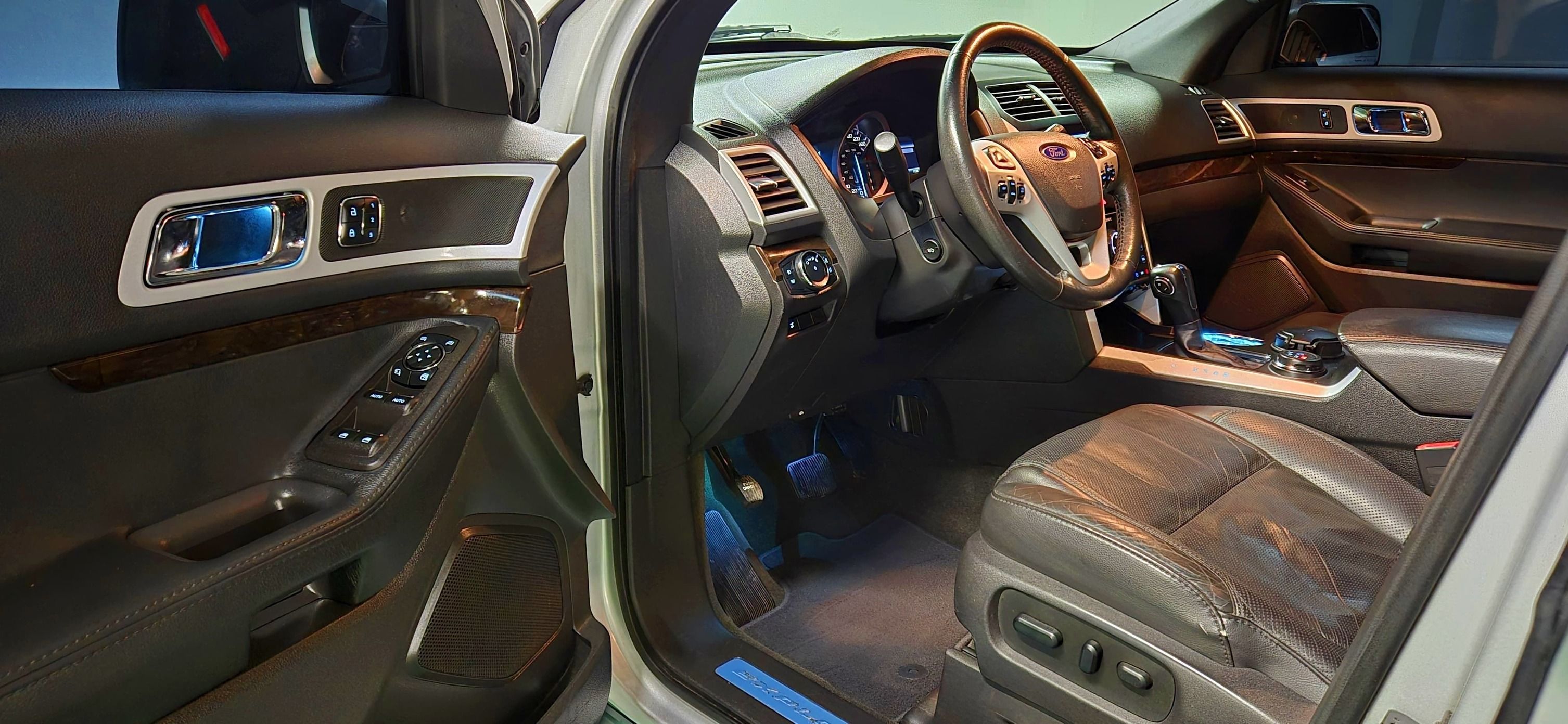 2014 فورد اكسبلورر Limited
