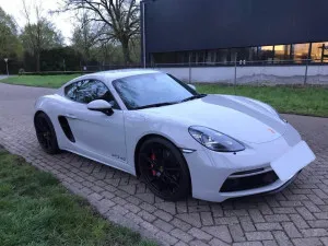 2024 بورش 718