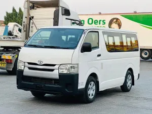 2015 تويوتا هياس Commuter