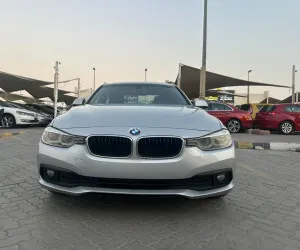 بى ام دبليو    320i موديل 2018 كلين تايتل4 سلندرفتحةبصمةمثبت سرعة تحكم كرسى كهرباء غمازات جانبيةكشافات ضباب جلدتكييف أمامى وخلفىسنتر لوك رنجات حساسات أمامية وخلفيةبحالة ممتازة