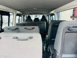 2015 تويوتا هياس Commuter