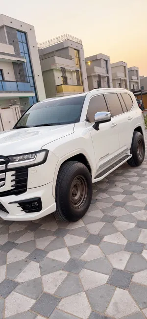 2022 تويوتا لاند كروزر VXR
