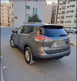 2016 نيسان روج SV