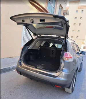2016 نيسان روج SV