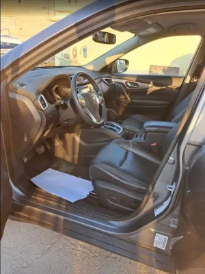 2016 نيسان روج SV