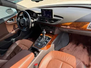 2014 اودي آي ٧ Prestige