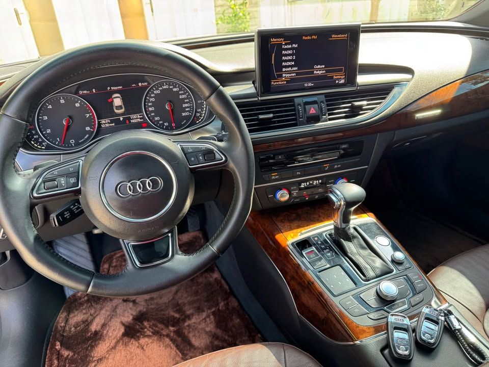 2014 اودي آي ٧ Prestige
