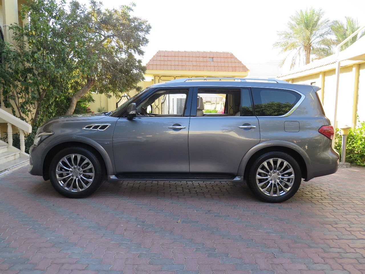 2017 Infiniti QX80 LUXE