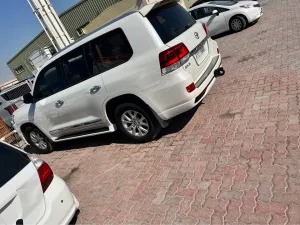 2017 تويوتا لاند كروزر GXR