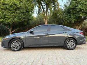 2024 Hyundai Elentra SE