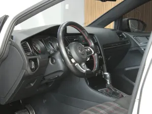 2016 فولجس فاجن جولف GTI