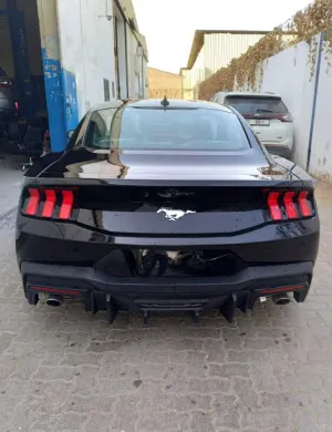 2024 فورد موستانج V6