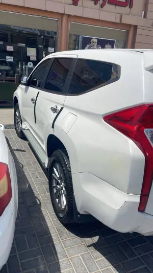 2019 Mitsubishi Montero LS