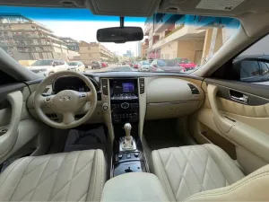 2020 إنفينيتي كيو آكس٧٠ V8
