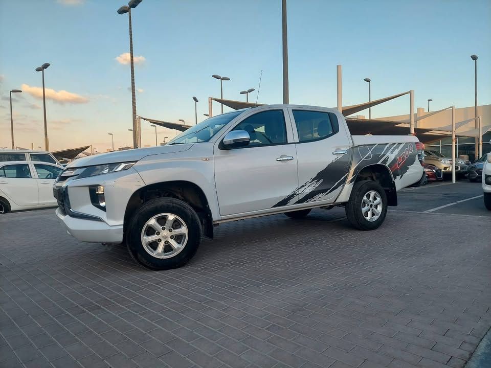 2020 ميتسوبيشي أل٢٠٠ double-cab