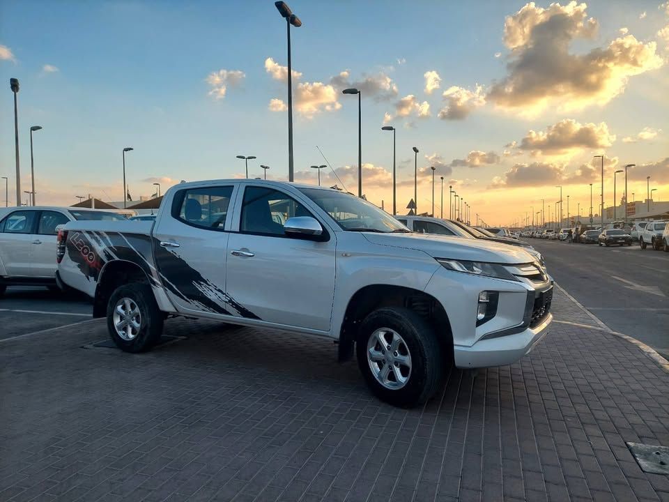 2020 ميتسوبيشي أل٢٠٠ double-cab