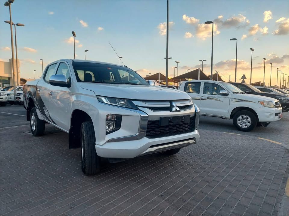 2020 ميتسوبيشي أل٢٠٠ double-cab