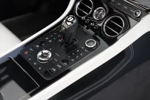 2025 بنتلي كونتيننتال GTC V8