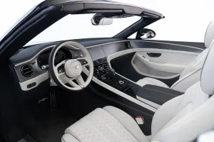 2025 بنتلي كونتيننتال GTC V8