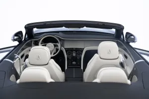 2025 بنتلي كونتيننتال GTC V8