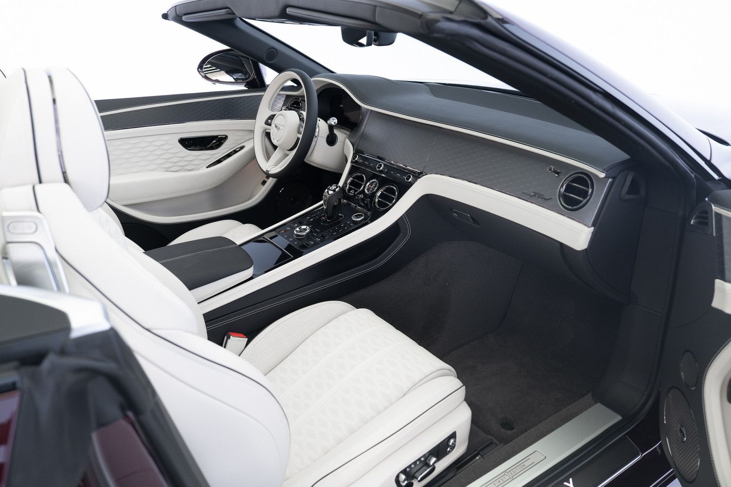 2025 بنتلي كونتيننتال GTC V8
