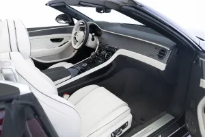 2025 بنتلي كونتيننتال GTC V8