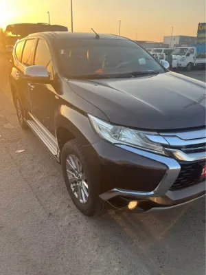 2016 Mitsubishi Montero LS