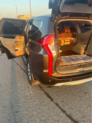 2016 Mitsubishi Montero LS