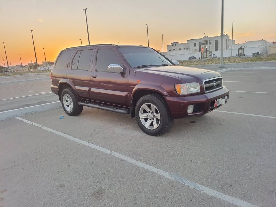 2004 نيسان باثفايندر Platinum