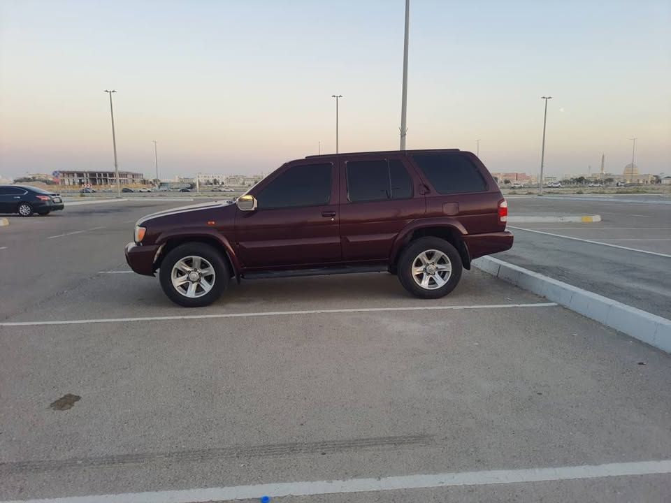 2004 نيسان باثفايندر Platinum