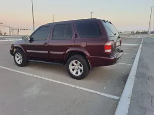 2004 نيسان باثفايندر Platinum