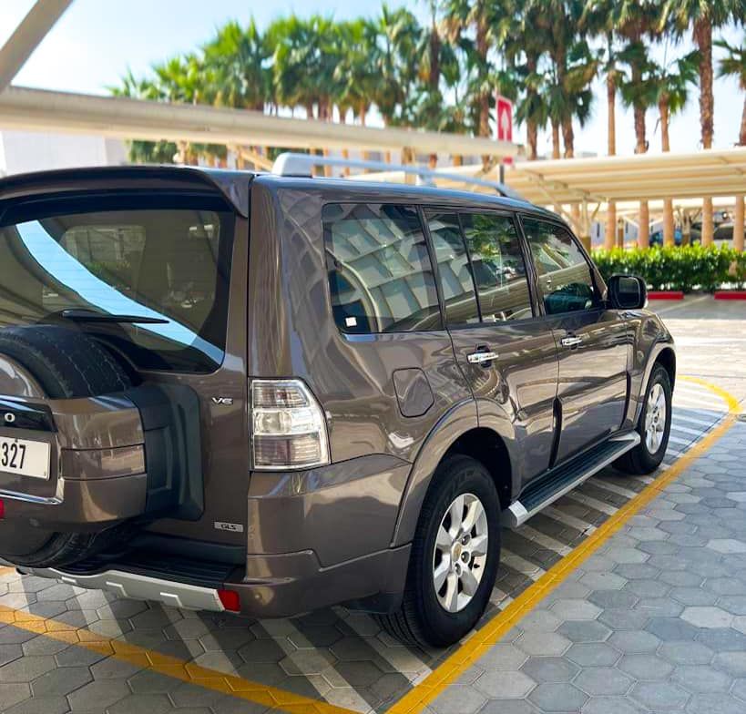 2010 ميتسوبيشي باجيرو GLS