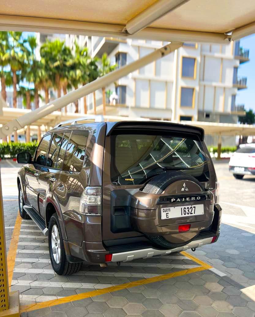 2010 ميتسوبيشي باجيرو GLS