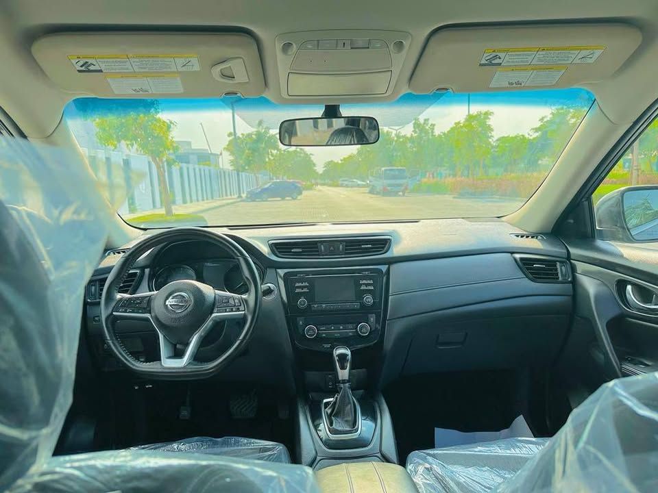 2017 نيسان روج SV