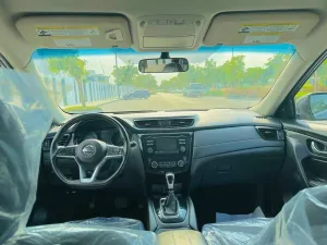 2017 نيسان روج SV
