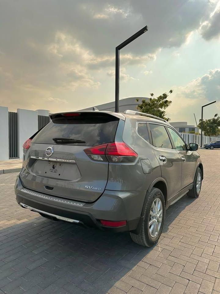 2017 نيسان روج SV