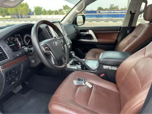 2016 تويوتا لاند كروزر VXR