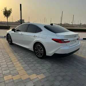 2025 تويوتا كامري GL