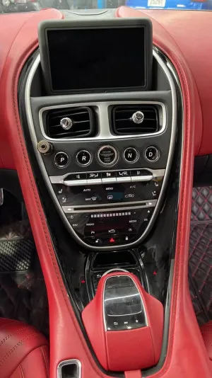 2017 استون مارتن دي بي ١١ Shadow Edition Volante