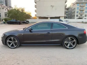 2013 اودي آي ٥ Prestige