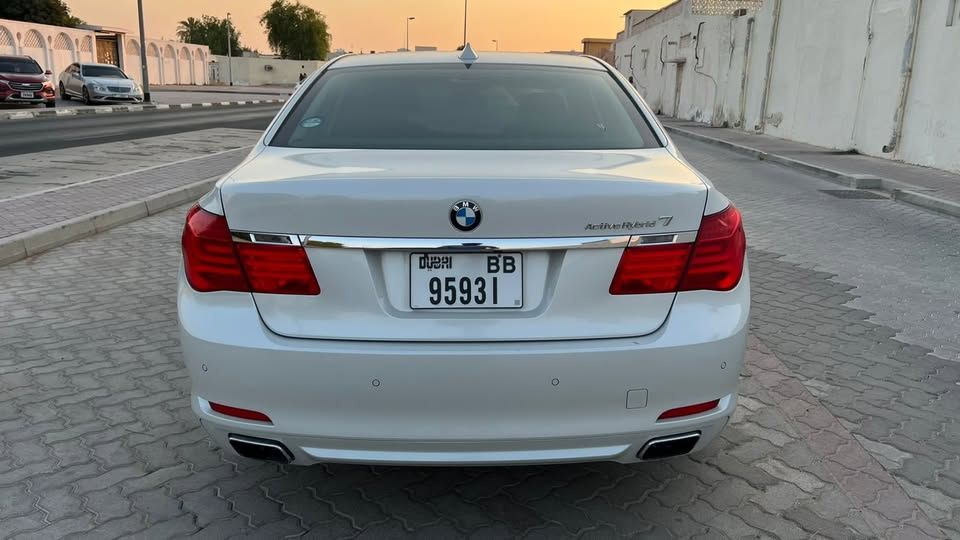 2010 بي أم دابليو الفئة - 7