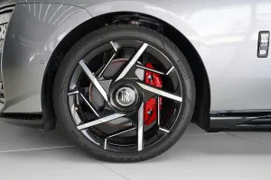 2025 رولز رويس سبيكتر Black Badge