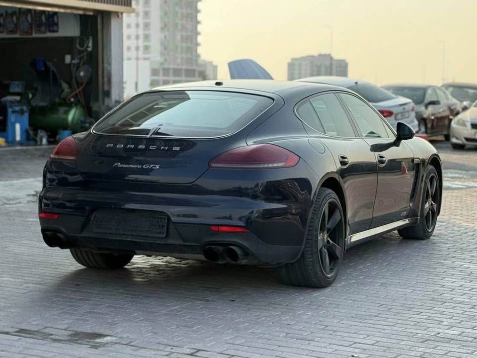 2016 بورش باناميرا GTS Sport Turismo