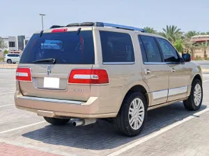 2014 لينكولن نافيجيتور Standard