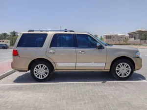2014 لينكولن نافيجيتور Standard