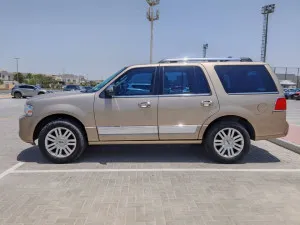 2014 لينكولن نافيجيتور Standard